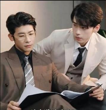 破产后，我成了死对头的秘书全集